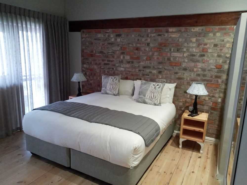 Two Fat Owls Guesthouse Honeymoon Double Room 2