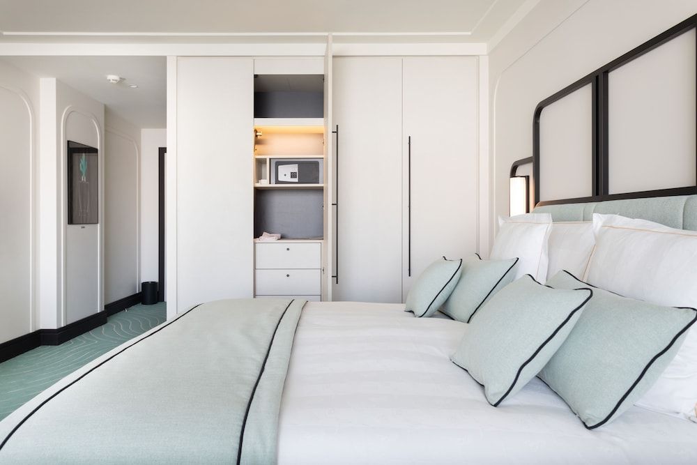 Mondrian Cannes Junior Suite, City View 4