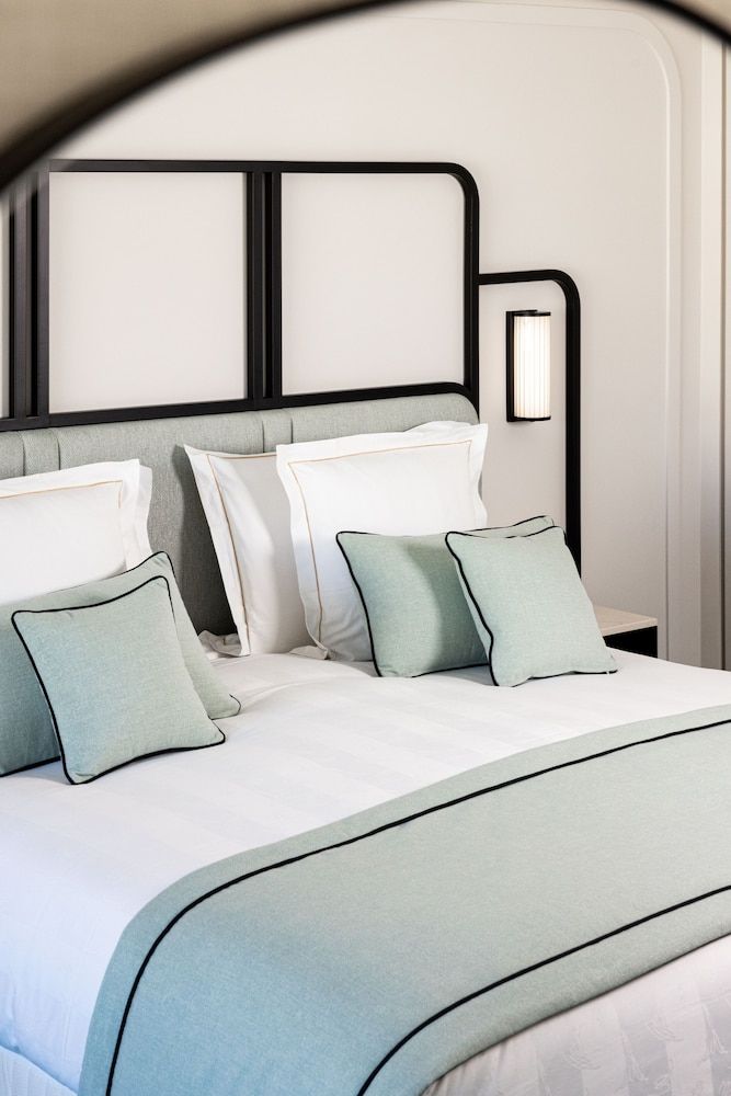 Mondrian Cannes Junior Suite, City View 6