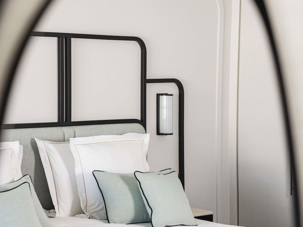 Mondrian Cannes Junior Suite, City View 8