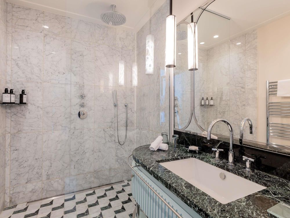 Mondrian Cannes Junior Suite, City View 9