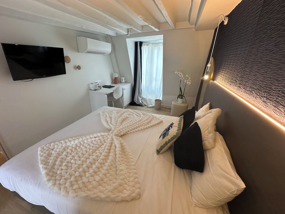 Opera Deauville Hotel Superior Double Room 8