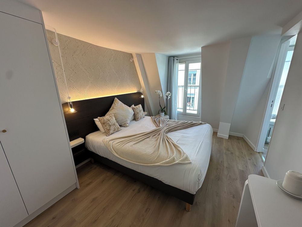 Opera Deauville Hotel Superior Double Room 5