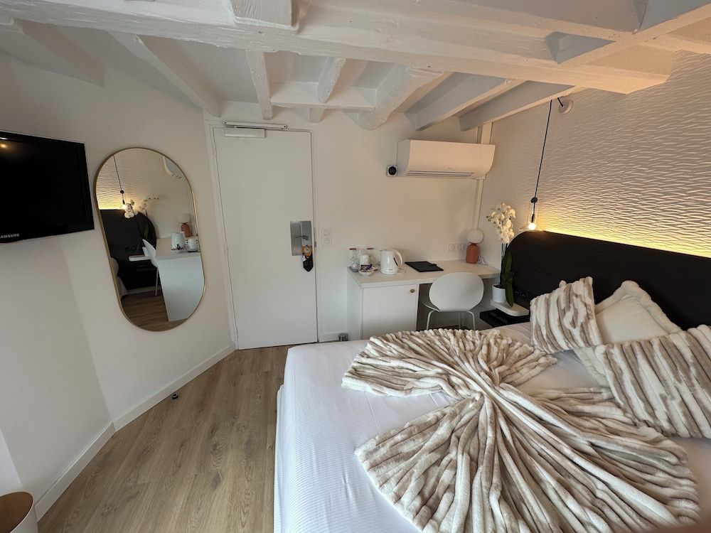 Opera Deauville Hotel Superior Double Room 2