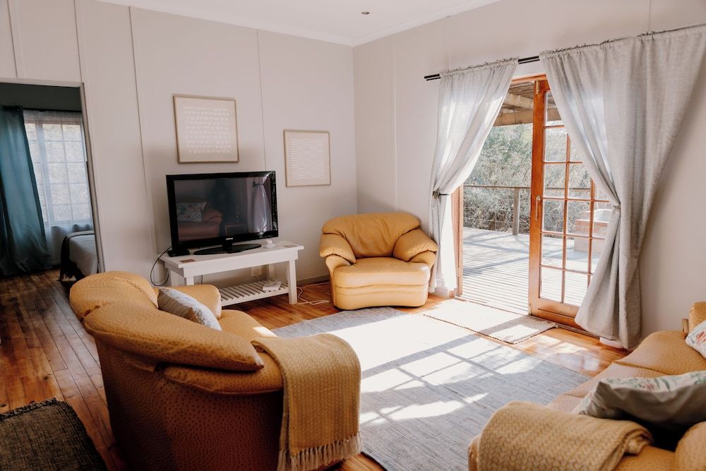 Chandelier Game Lodge House (African Log) 5