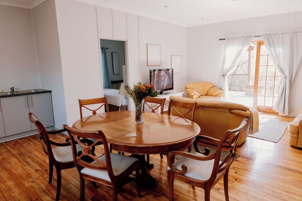 Chandelier Game Lodge House (African Log) 4