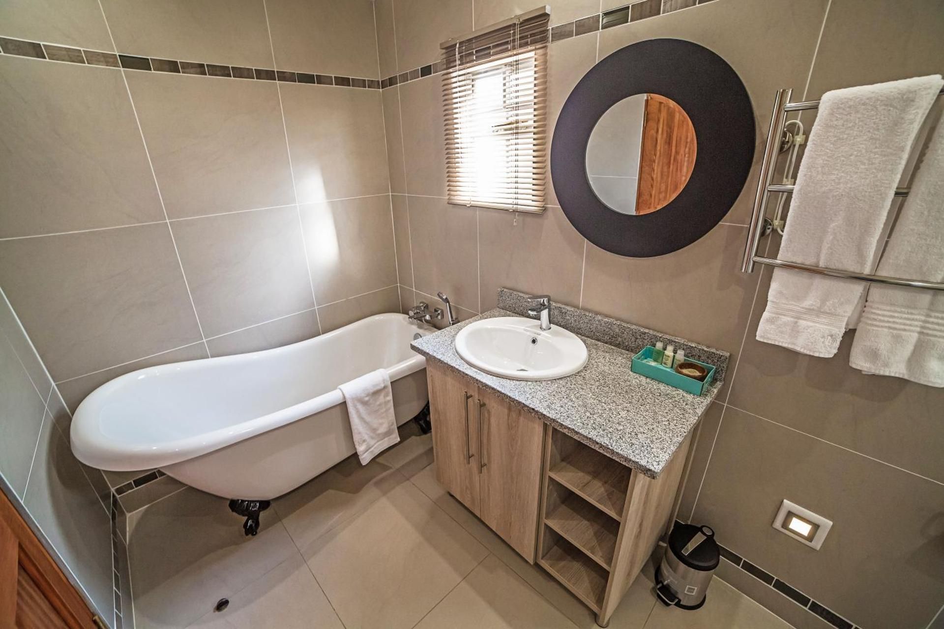Deluxe Queen Suite