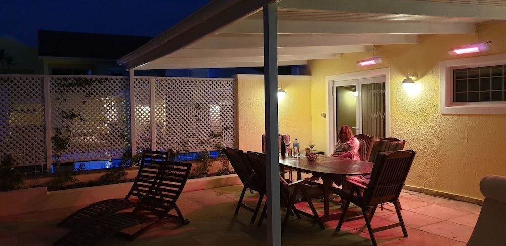 Constantia Cottages Superior House, 2 Bedrooms, Kitchen, Garden Area (Cabernet) 4