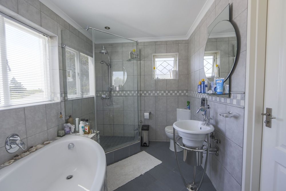 Constantia Cottages Superior House, 2 Bedrooms, Kitchen, Garden Area (Cabernet) 6