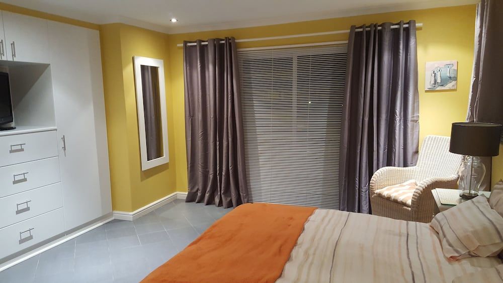 Constantia Cottages Superior House, 2 Bedrooms, Kitchen, Garden Area (Cabernet) 2