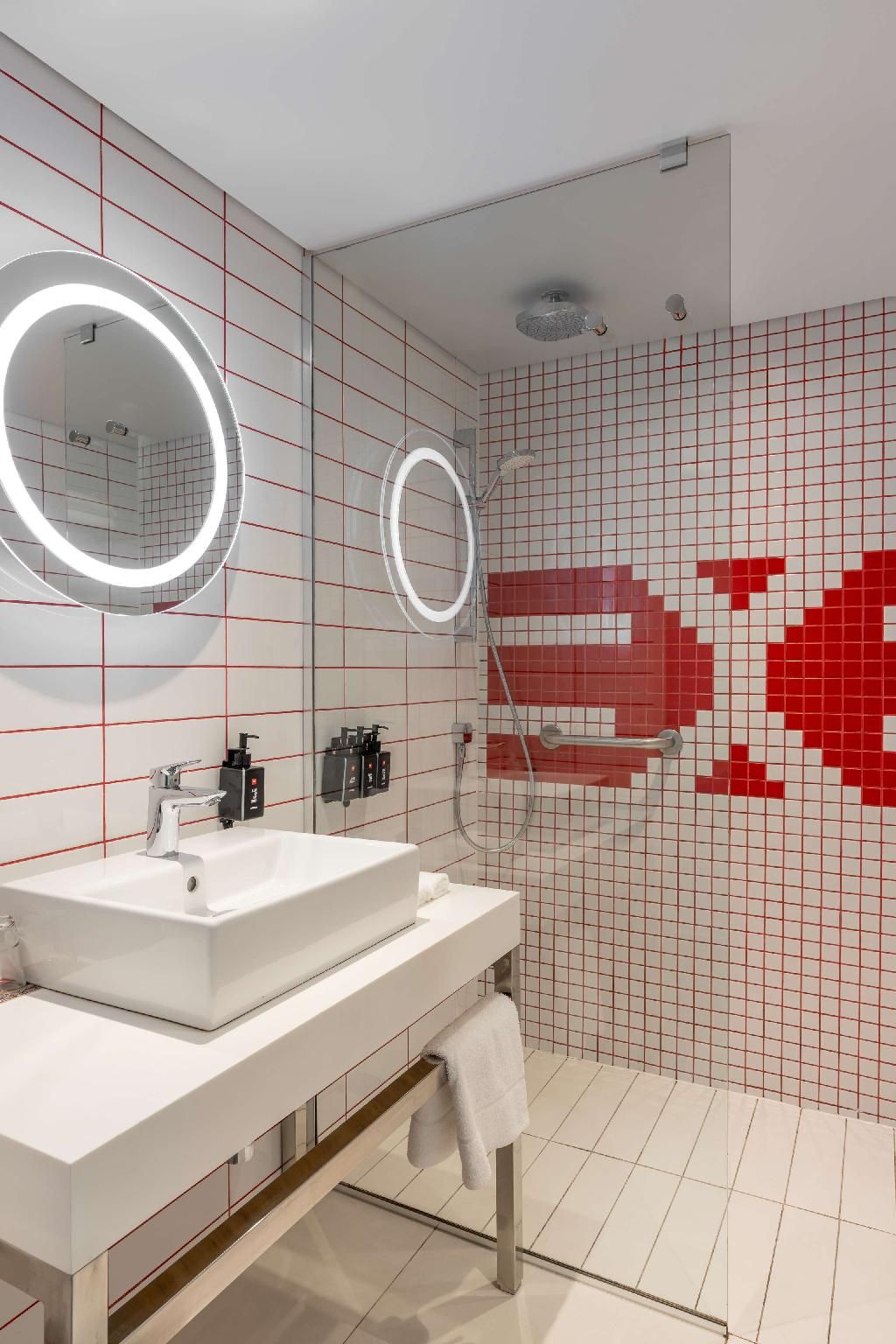 Radisson RED V&A Waterfront, Cape Town Standard Room 3