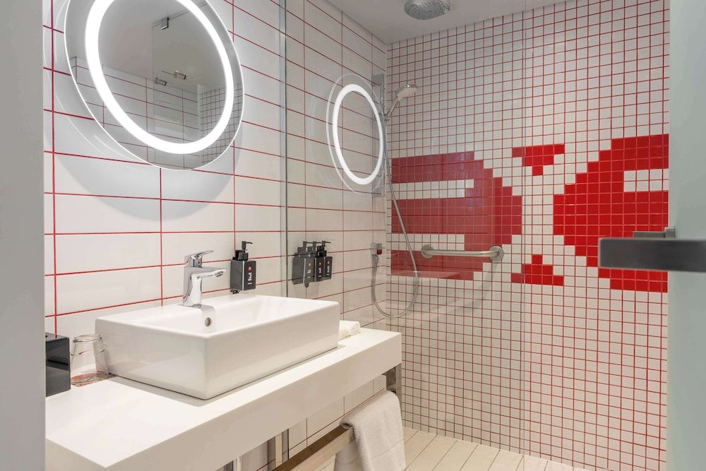 Radisson RED V&A Waterfront, Cape Town Standard Room 11