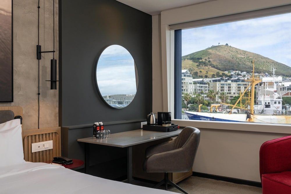 Radisson RED V&A Waterfront, Cape Town Standard Room 14