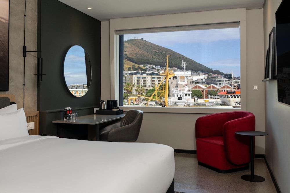 Radisson RED V&A Waterfront, Cape Town Standard Room 13