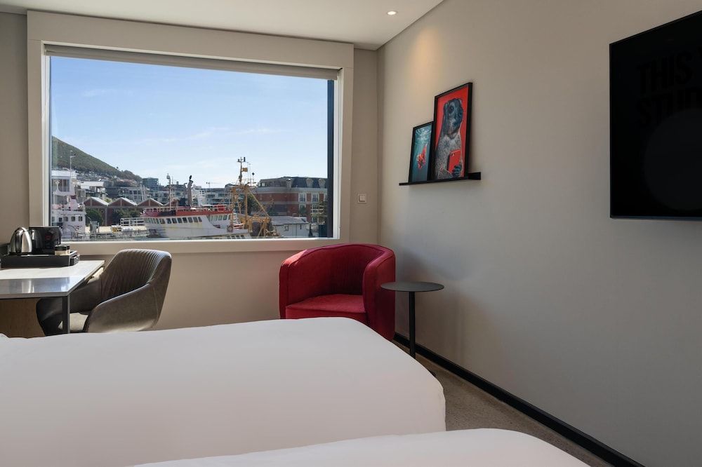 Radisson RED V&A Waterfront, Cape Town Standard Room 19