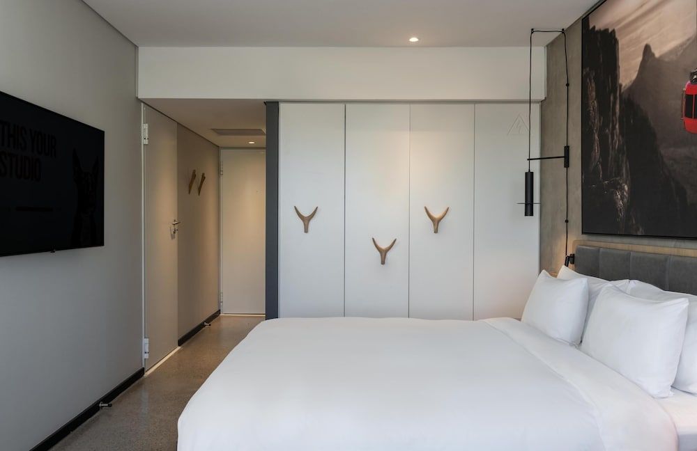 Radisson RED V&A Waterfront, Cape Town Standard Room 6