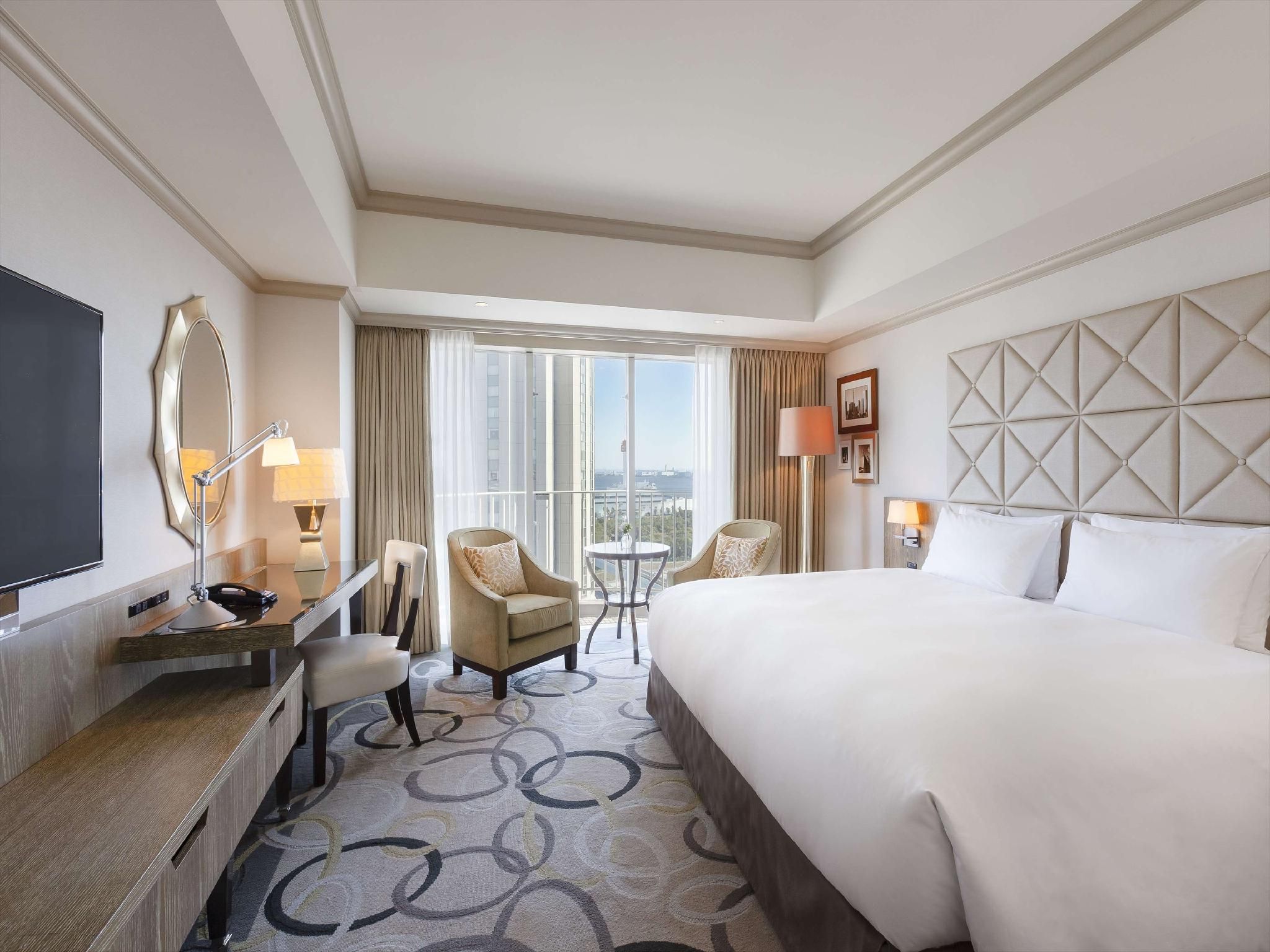 King Hilton Guest Room