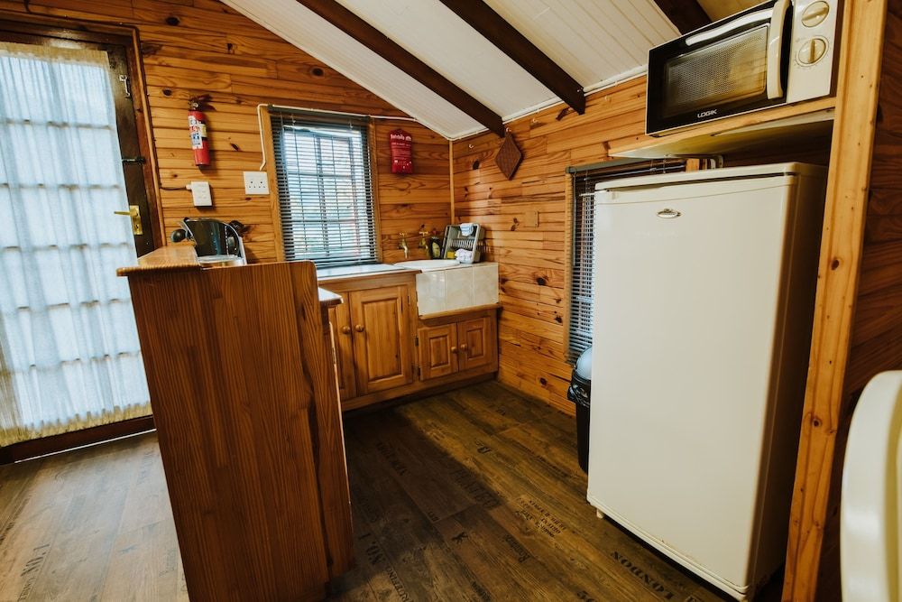 The Village Lodge Family Room - Tsitsikamma 4