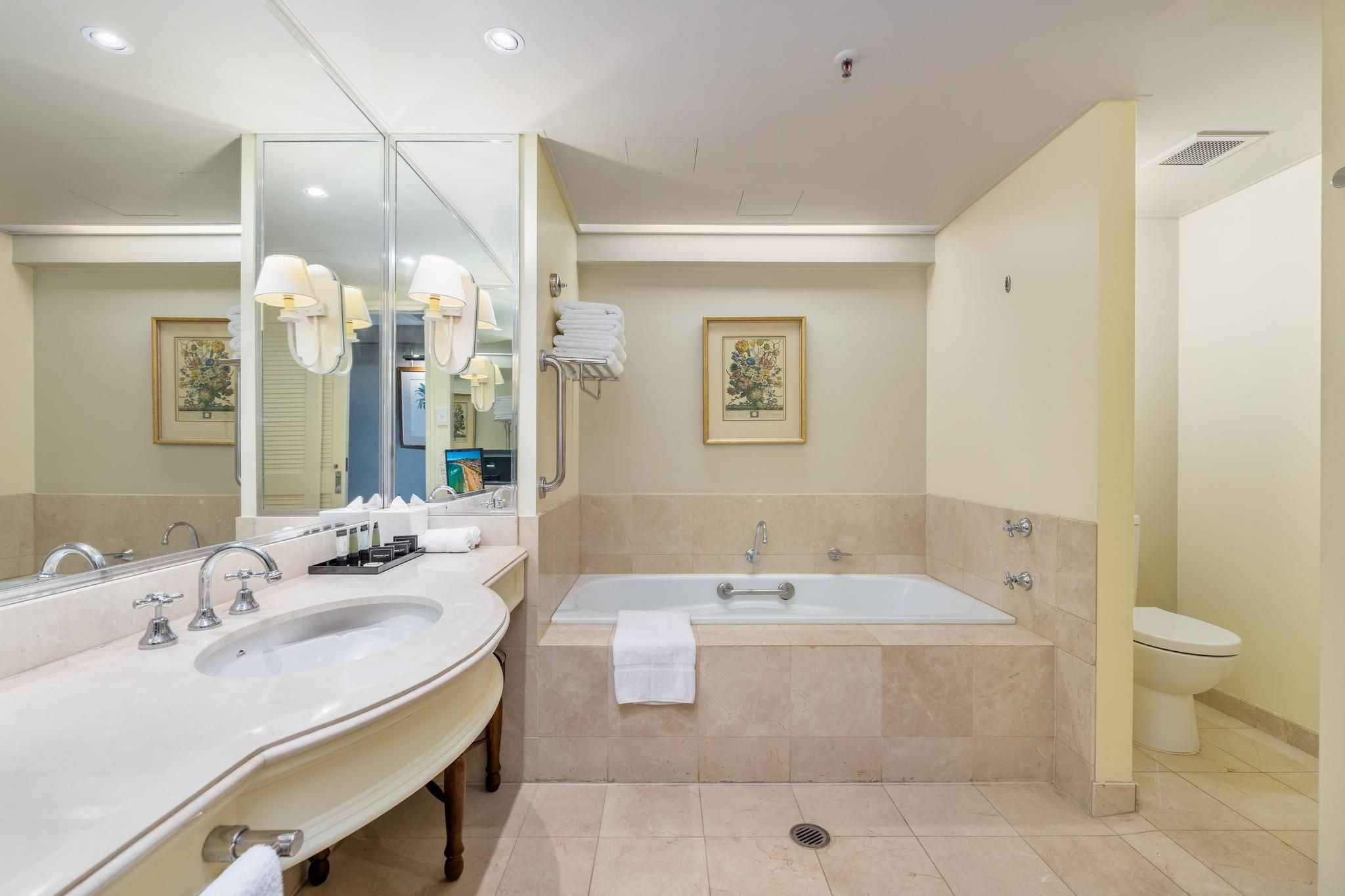 Story Bridge Suites