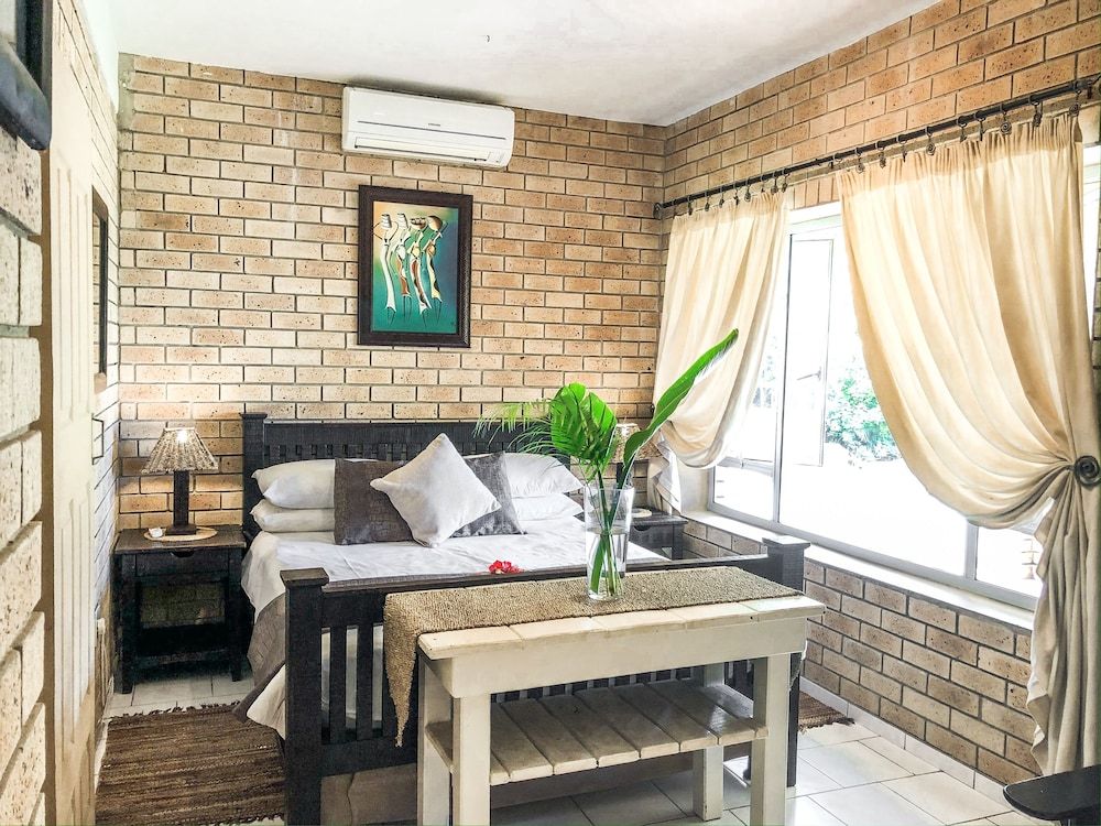 3 bedr, double bathroom, 6 - 8 sleeper (2)