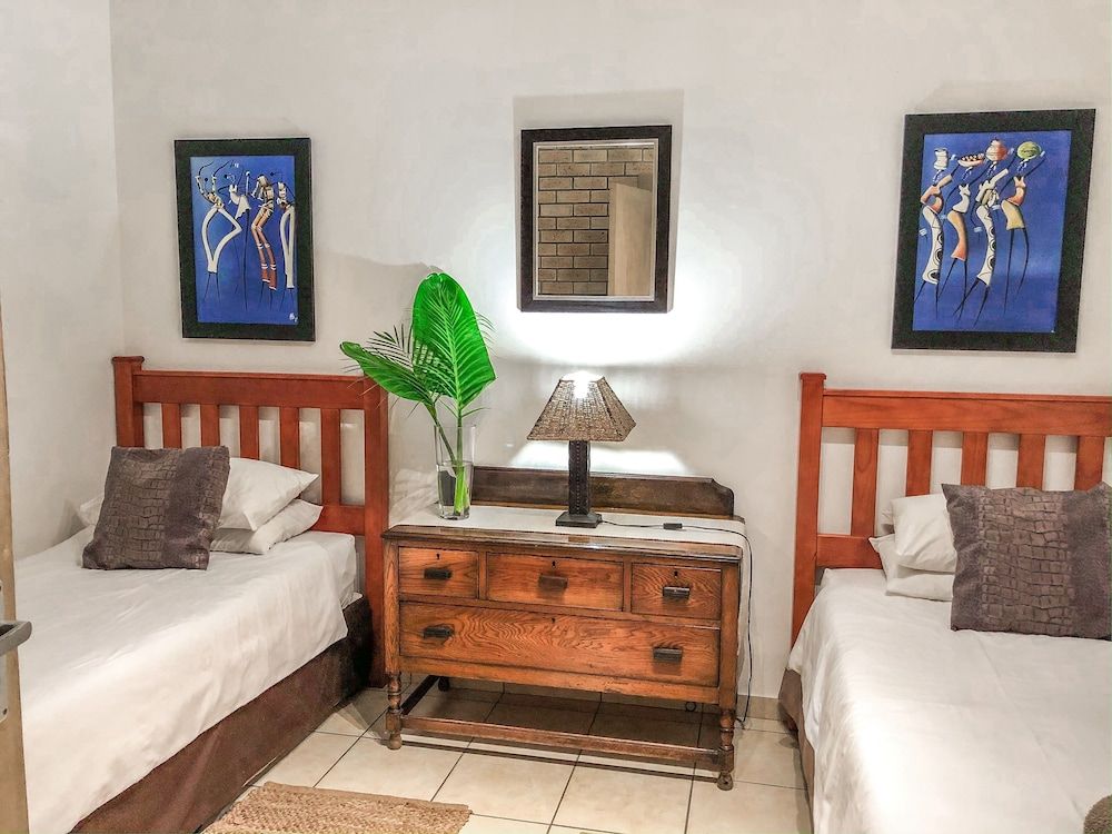 4 Sleeper, ground floor, double bathroom (3)