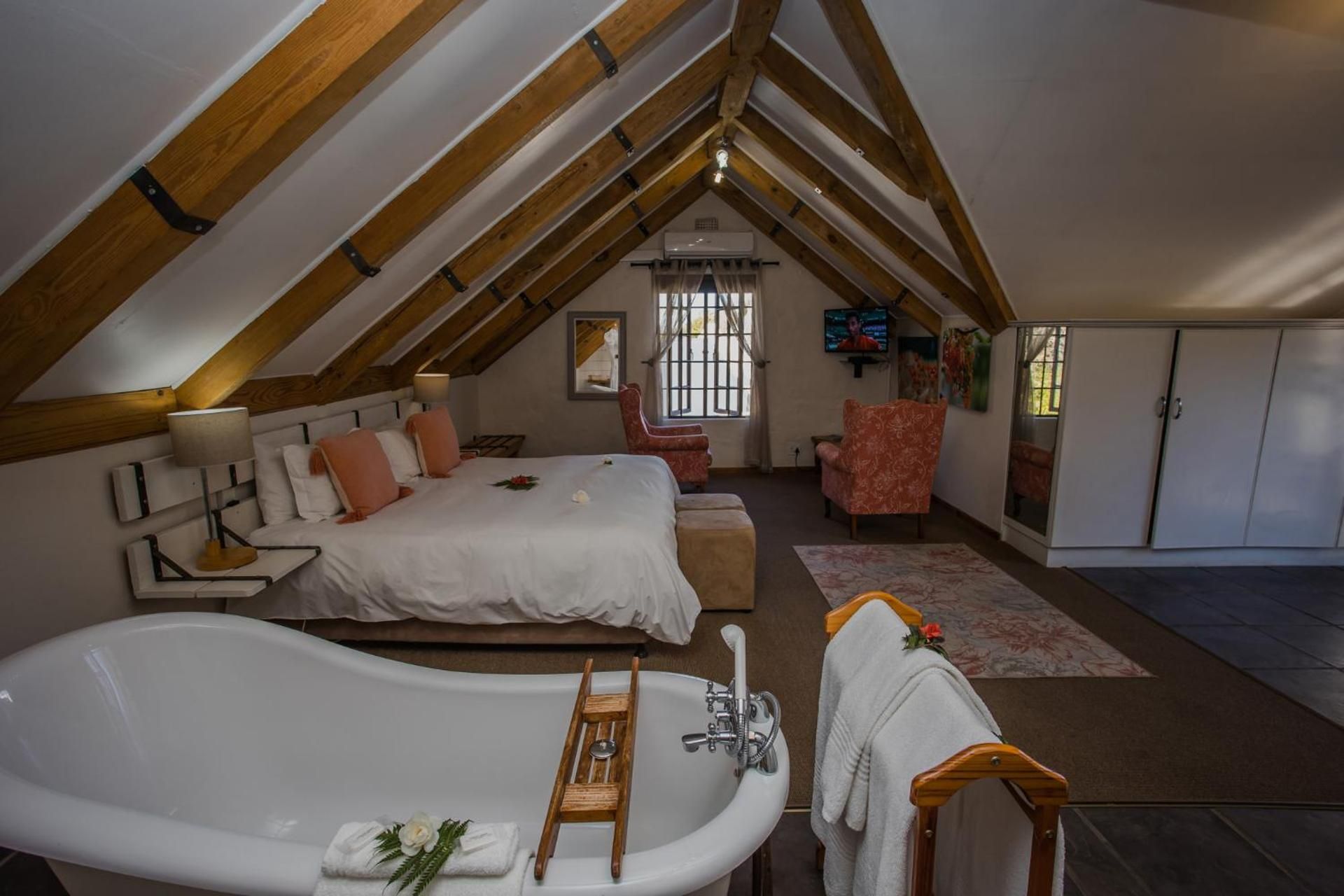 Luxury Loft Room with Stairs (Barn Owl)