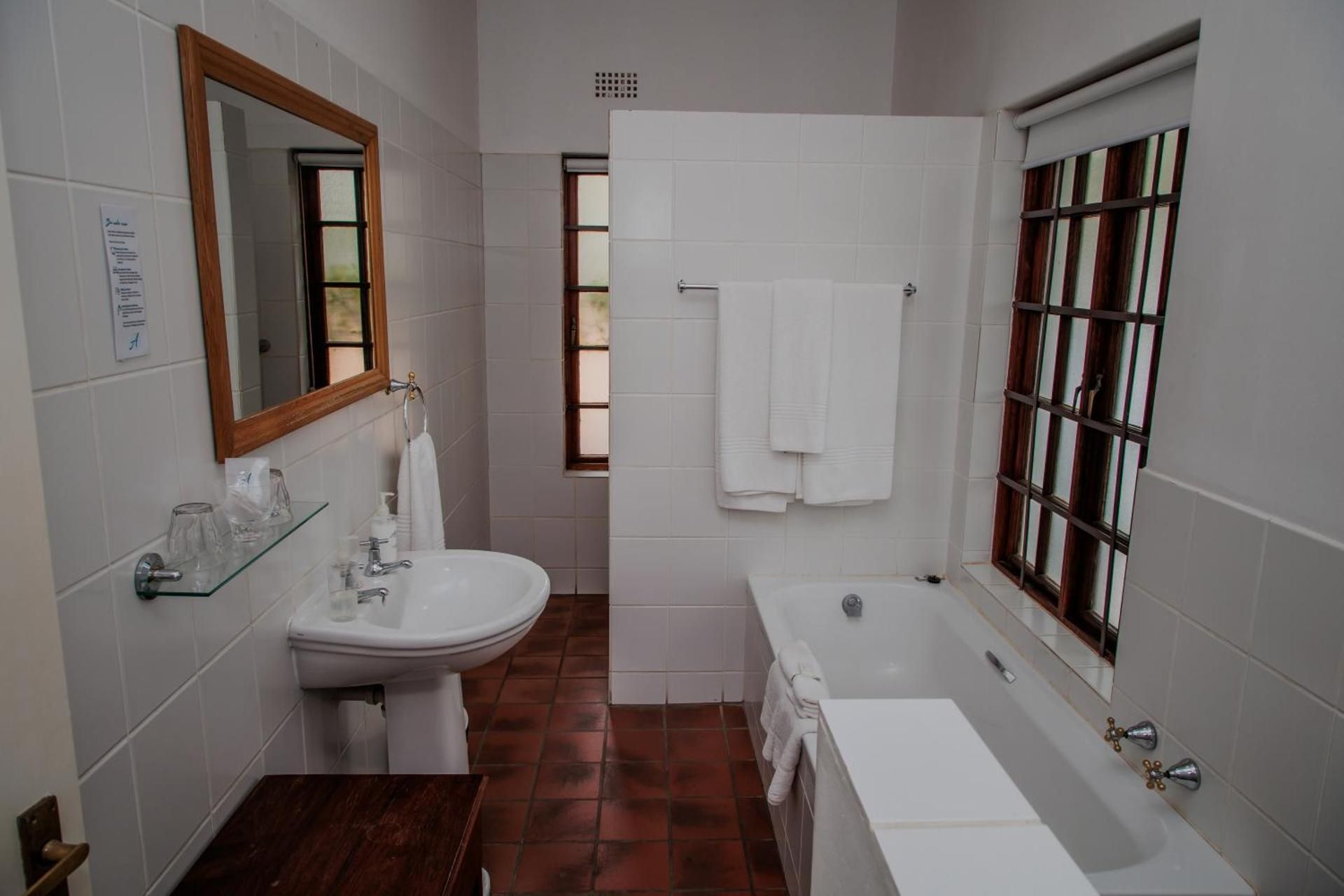 Budget Double Room with Street View (Blue Crane)