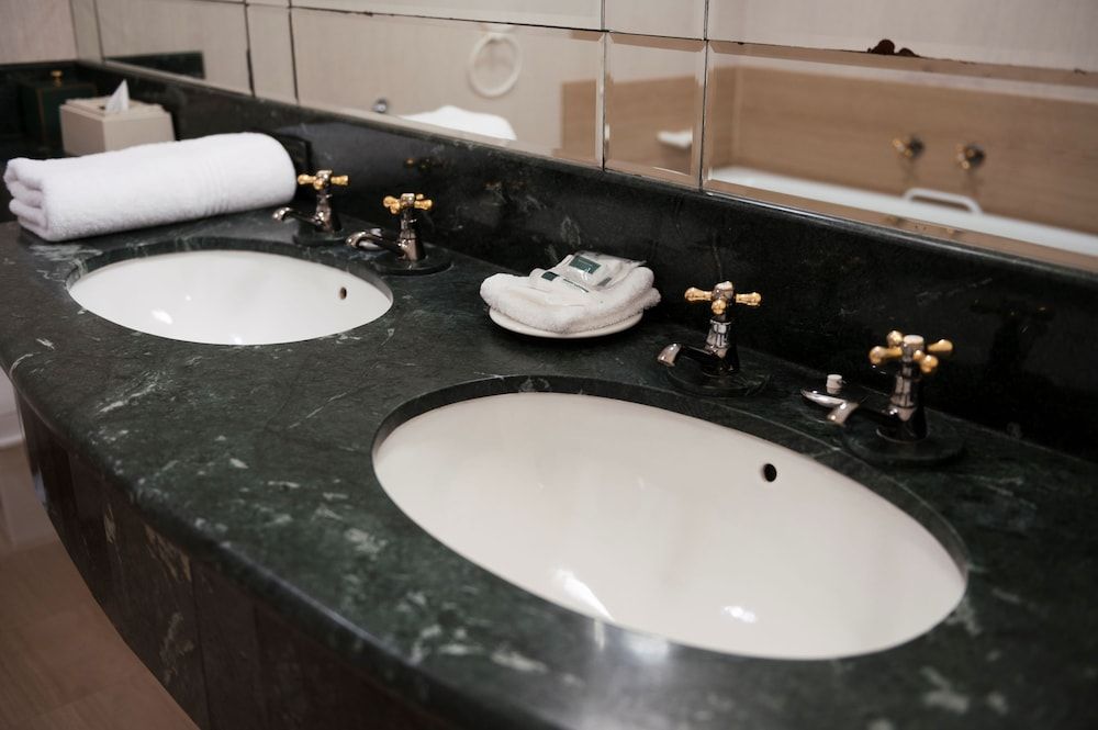 Redlands Hotel Premier Suite, 1 Bedroom 8