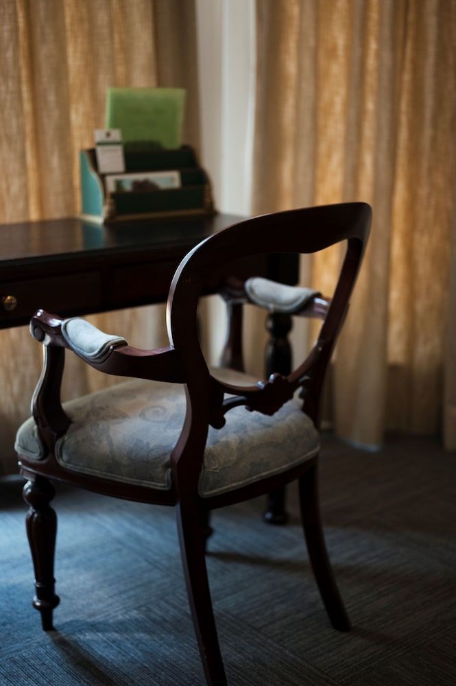 Redlands Hotel Premier Suite, 1 Bedroom 10