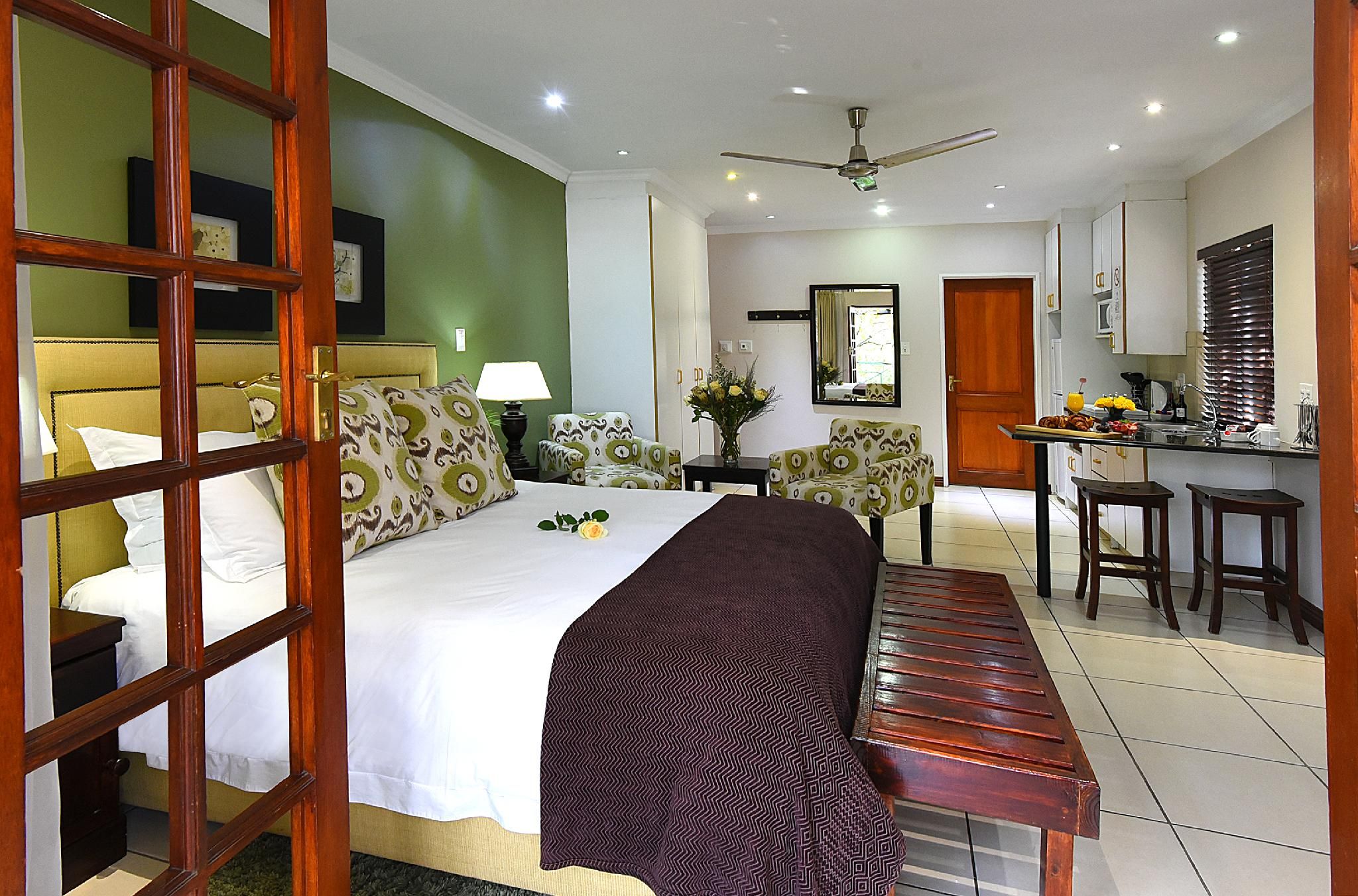 Luxury Room with Kitchenette