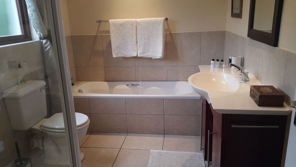 Cherry Berry Guest House Serengeti Twin Suite 6