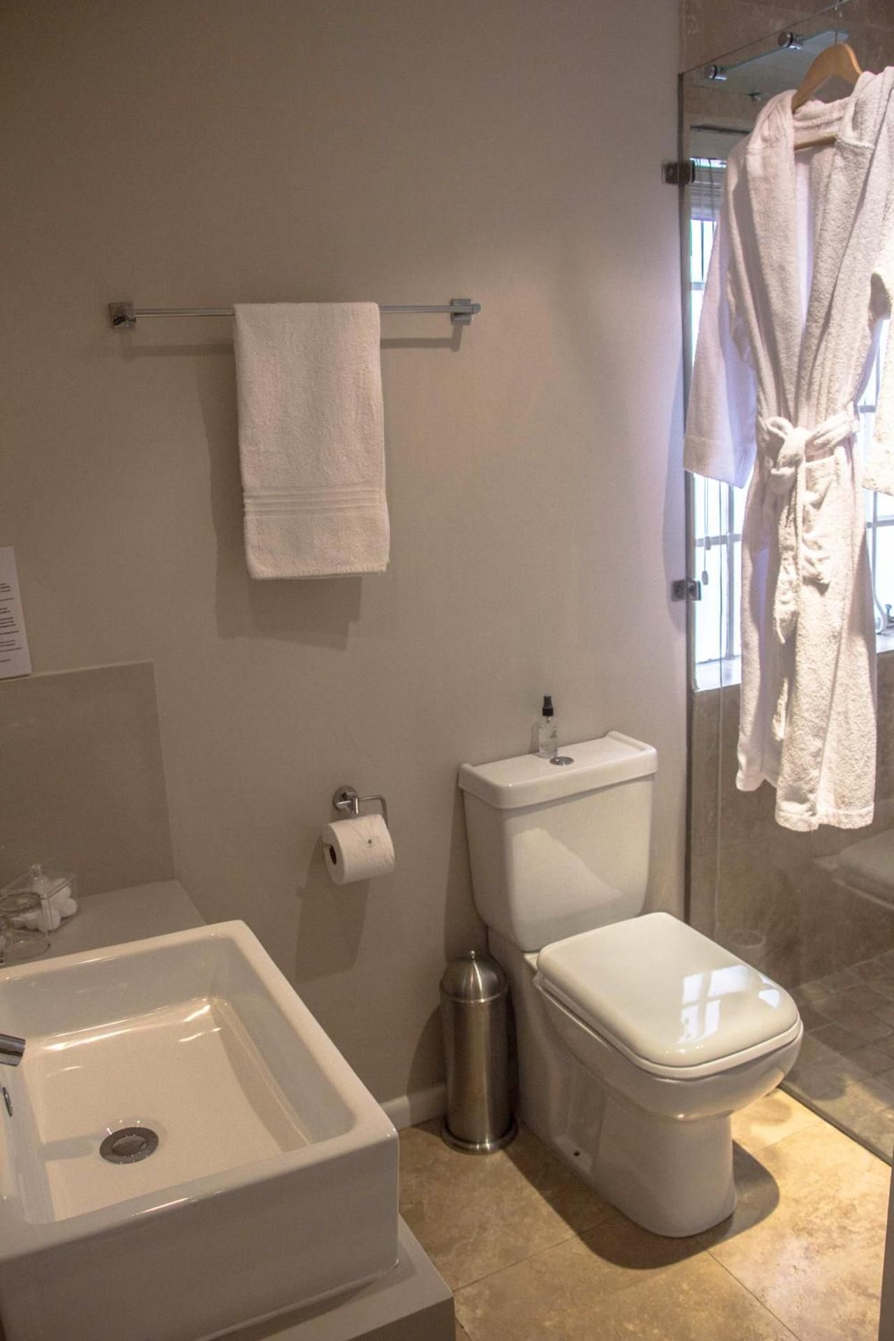 Suite with Kitchen