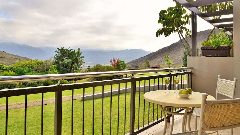 Piekenierskloof Mountain Resort by Dream Resorts Honeymoon Double Room, Mountainside 10
