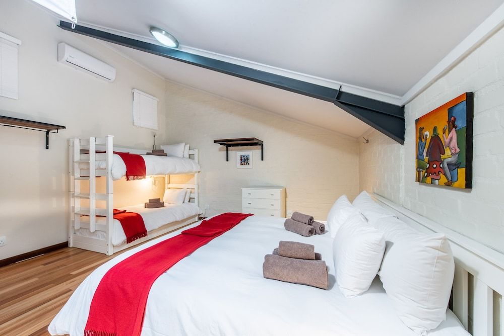 Trails End Bike Hotel Family Room, Private Bathroom 2