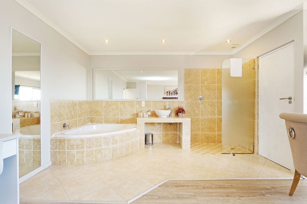 Villa Atlantica Boutique Guesthouse Standard Suite, 1 Bedroom, Balcony, Mountain View 8