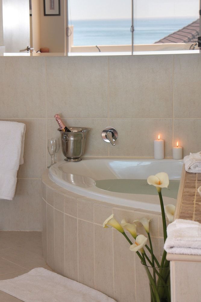 Villa Atlantica Boutique Guesthouse Luxury Room, 1 Bedroom, Kitchenette, Beachside 4