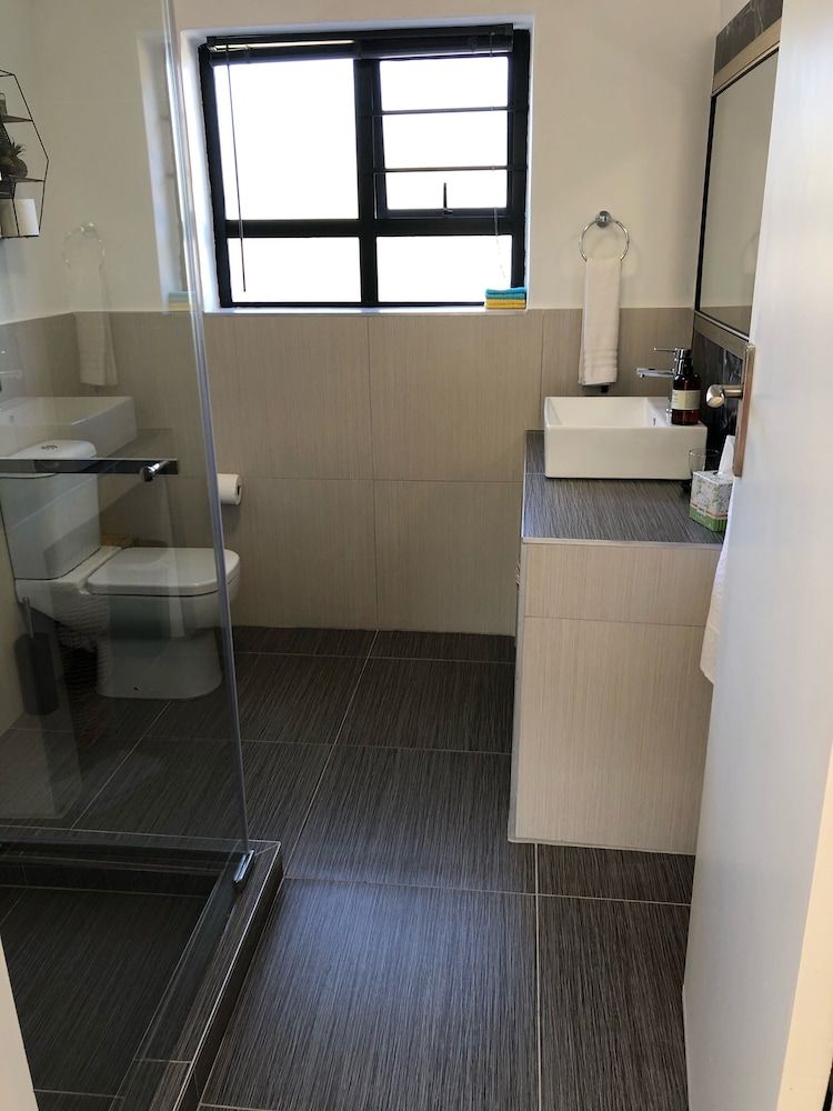 Pelican Lodge Superior Twin Room, Kitchenette 3