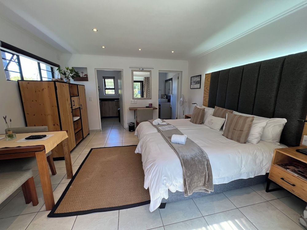 Pelican Lodge Superior Twin Room, Kitchenette 2