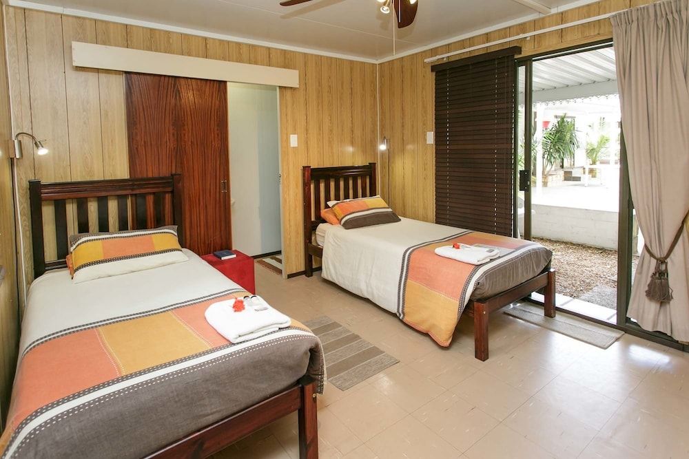 Sun Bell Lodge Luxury Twin bedroom Cabins 9