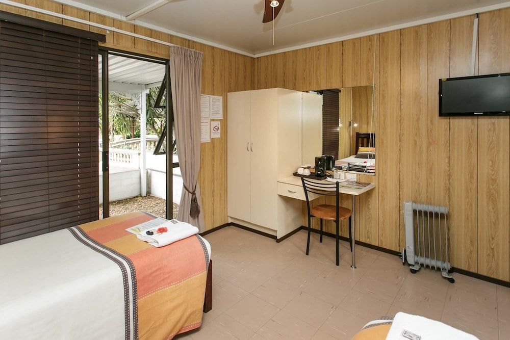 Sun Bell Lodge Luxury Twin bedroom Cabins 9 3