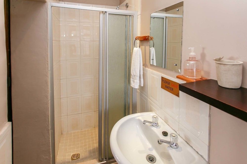 Sun Bell Lodge Luxury Twin bedrooms 6 9