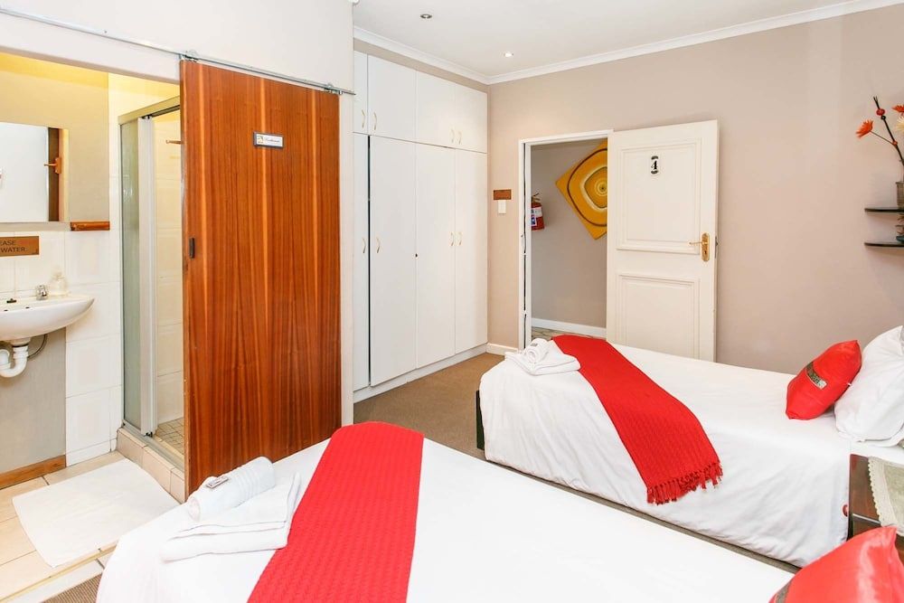 Sun Bell Lodge Luxury Twin bedrooms 6 5