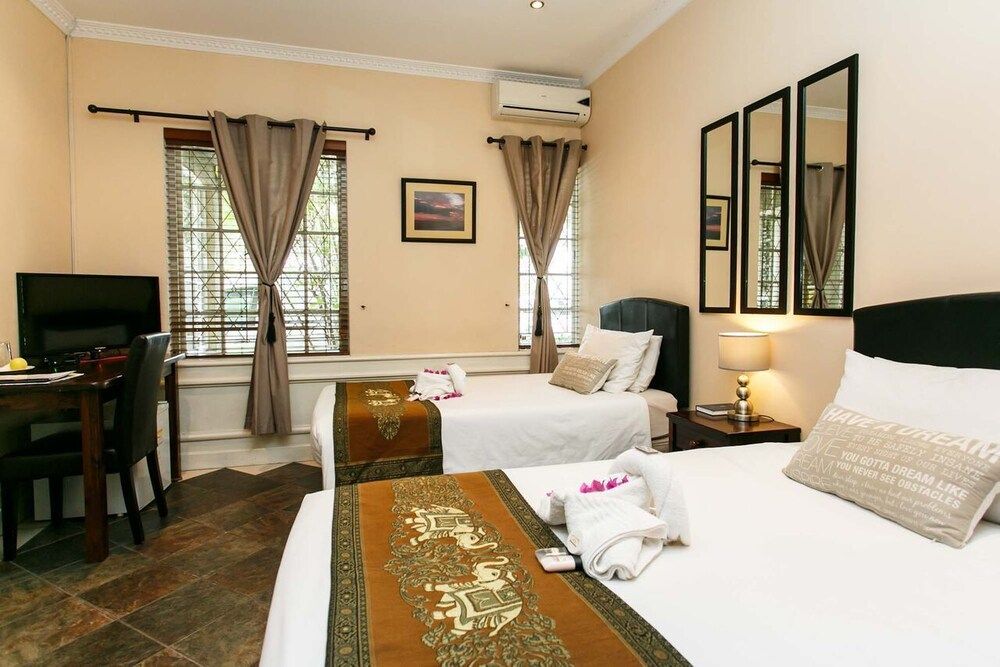 Sun Bell Lodge Luxury Twin bedrooms 6 4