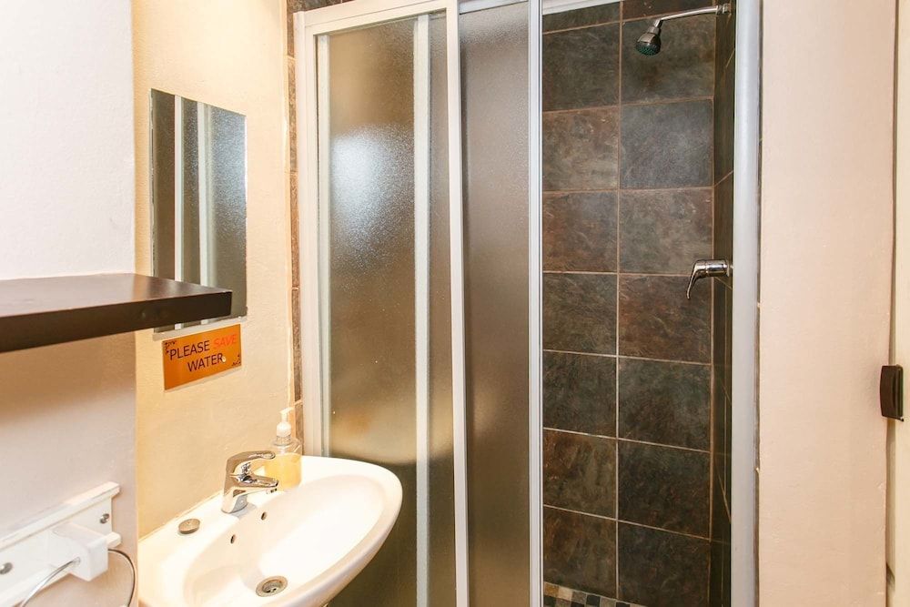 Sun Bell Lodge Luxury Twin bedrooms 6 8