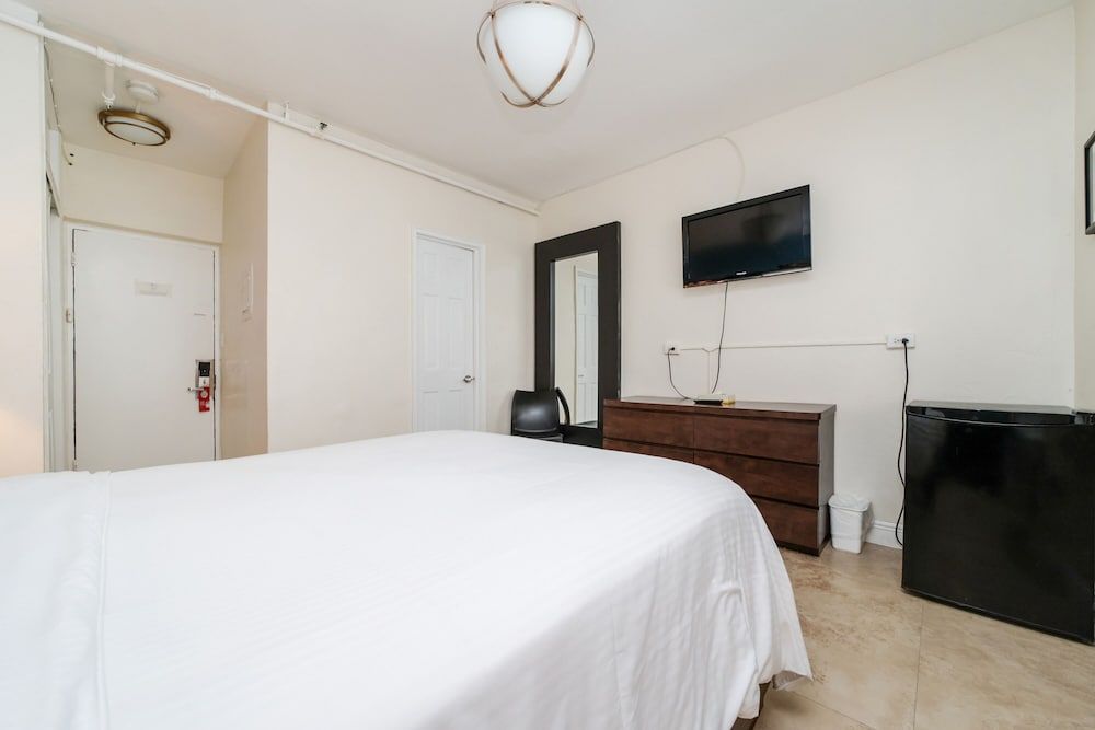 Starlite Hotel Standard Room, 1 Queen Bed, Private Bathroom (Self check-in) 4