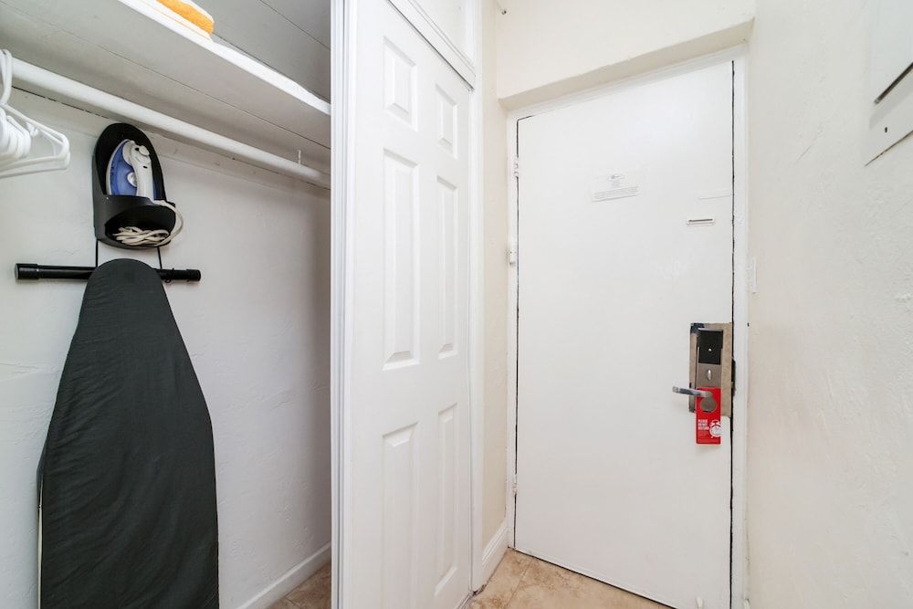 Starlite Hotel Standard Room, 1 Queen Bed, Private Bathroom (Self check-in) 8