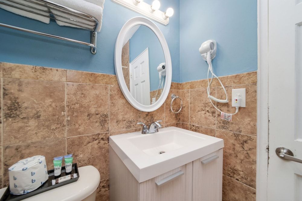 Starlite Hotel Standard Double Room, 2 Double Beds, Private Bathroom (Self check-in) 4