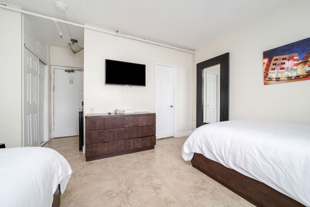 Starlite Hotel Standard Double Room, 2 Double Beds, Private Bathroom (Self check-in) 2