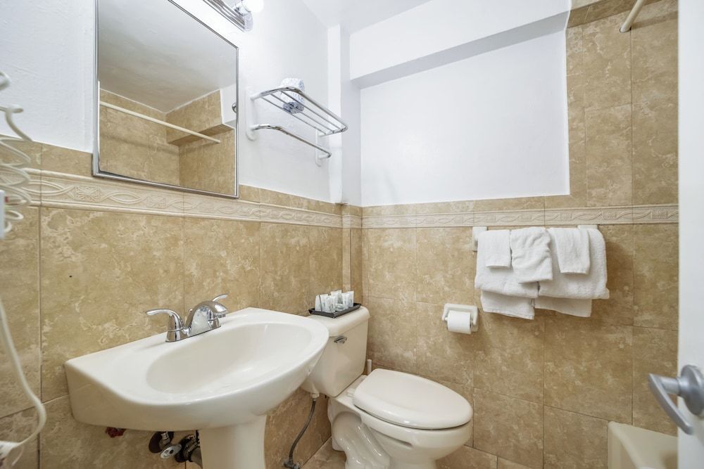 Starlite Hotel Deluxe Room, 1 Queen Bed, Private Bathroom (Self check-in) 8