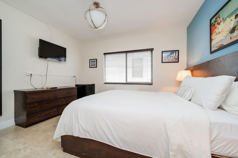 Starlite Hotel Standard Room, 1 Queen Bed, Private Bathroom (Self check-in) 3